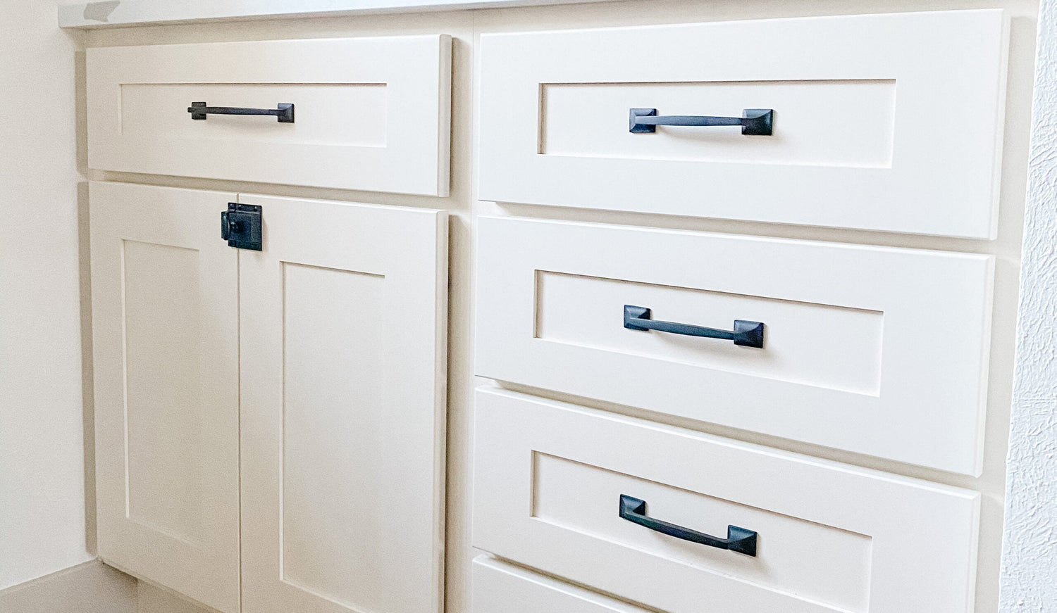 Enhance your interiors with Fieldbrass solid brass cabinet pulls. Perfect for remodeling, these luxury pulls combine elegance, durability, and timeless style—ideal for designers and homeowners seeking refined home décor solutions.